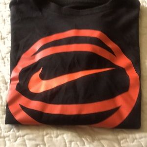 Nike boys tee